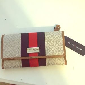 NWT Tommy Hilfiger Women’s Clutch